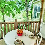 Mobil 24m² Avec Terrasse Pour 4 Personnes - Api-1-52-412 Camping *