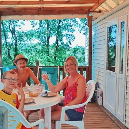 캠프장 Mobil 24m² Avec Terrasse Pour 4 Personnes - Api-1-52-412 *